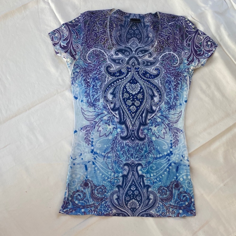 Fitted t-shirt with embellishment